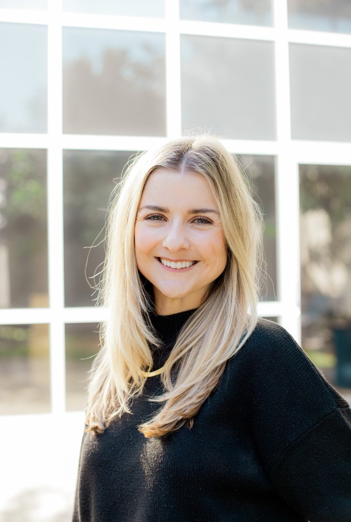 Nicole Woodworth headshot